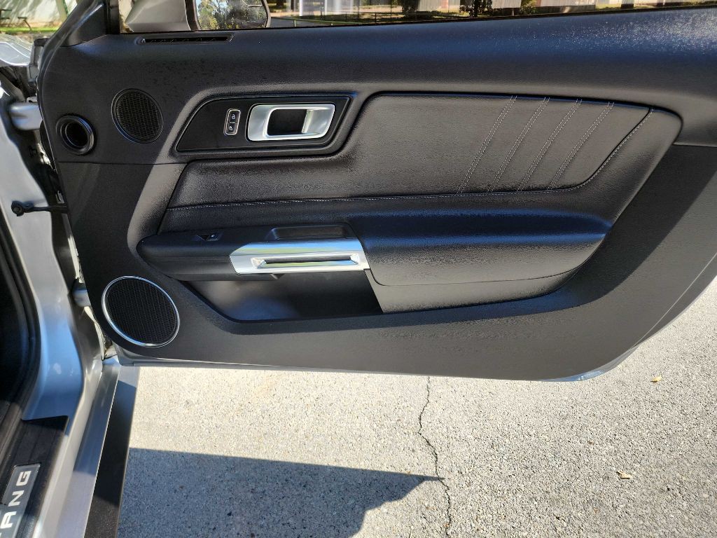 2020 Ford Mustang Image 27