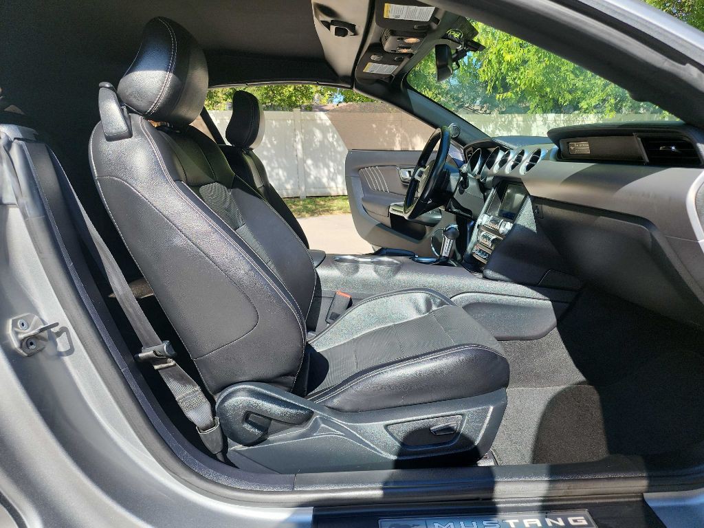 2020 Ford Mustang Image 29