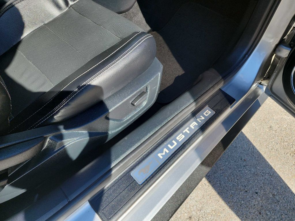 2020 Ford Mustang Image 30