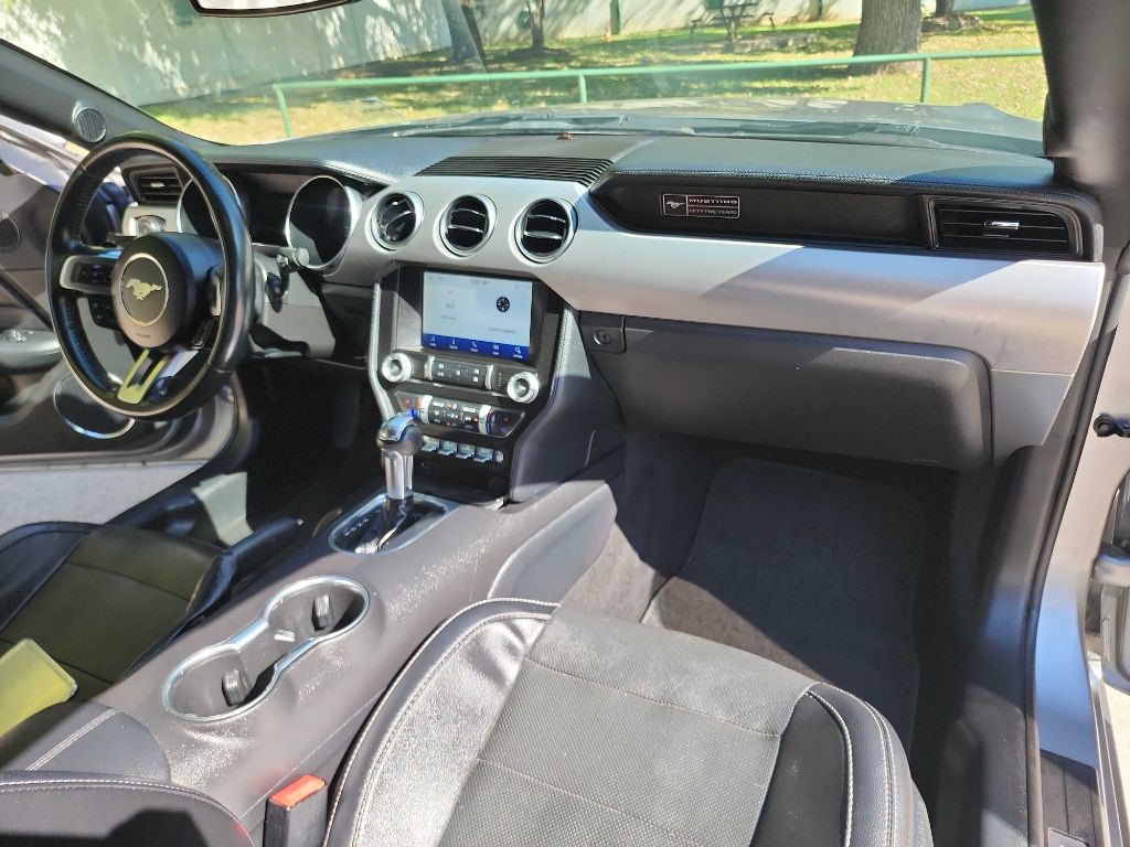 2020 Ford Mustang Image 31