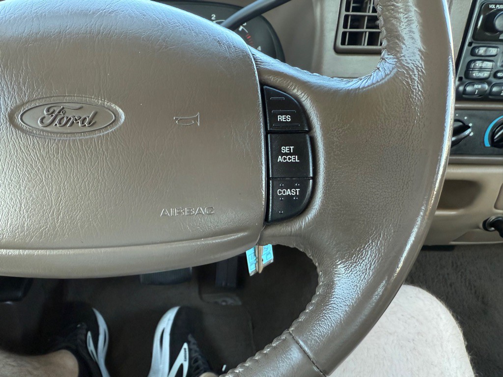 1999 Ford F-250 Image 29