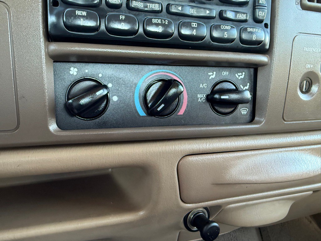 1999 Ford F-250 Image 30