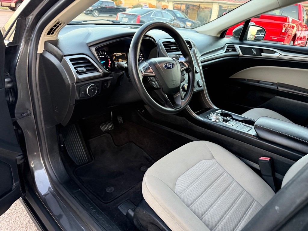 2020 Ford Fusion Image 12