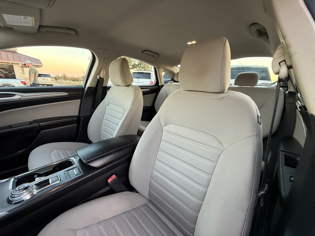 2020 Ford Fusion Image 16