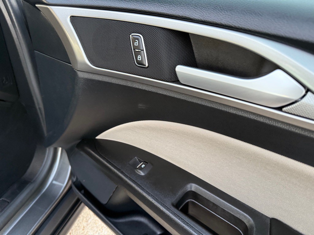 2020 Ford Fusion Image 22