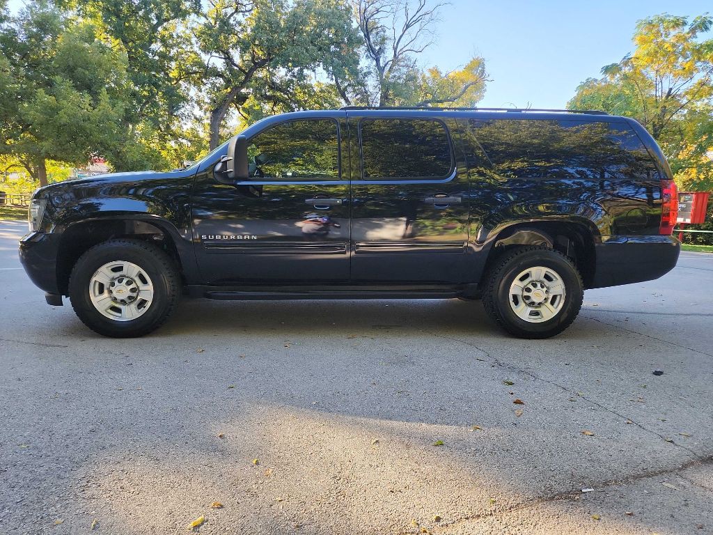 2010 Chevrolet Suburban Image 5