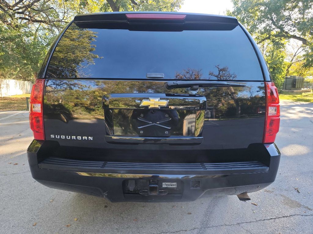 2010 Chevrolet Suburban Image 6
