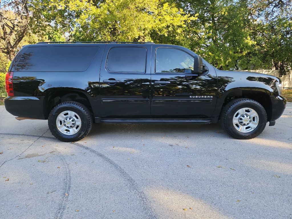 2010 Chevrolet Suburban Image 11