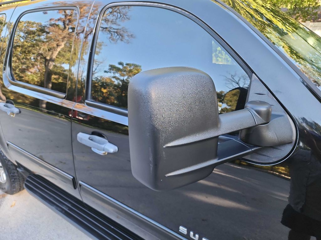 2010 Chevrolet Suburban Image 13