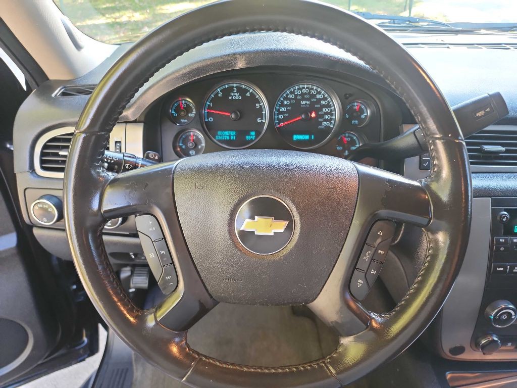 2010 Chevrolet Suburban Image 14