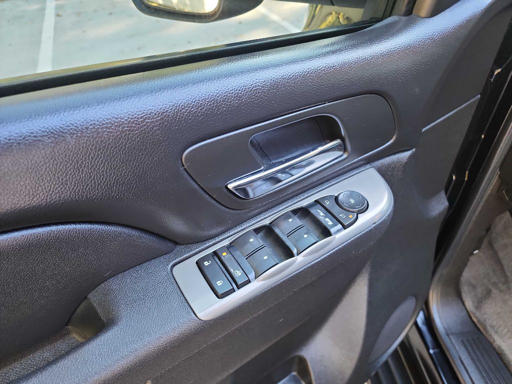 2010 Chevrolet Suburban Image 15