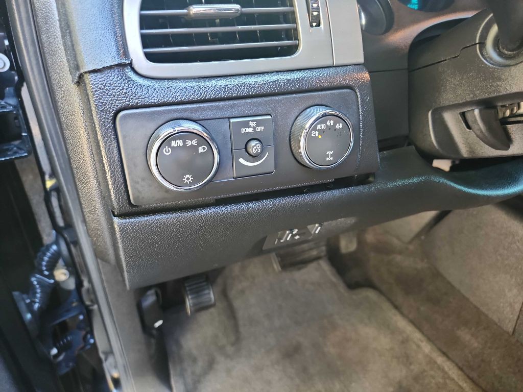 2010 Chevrolet Suburban Image 16