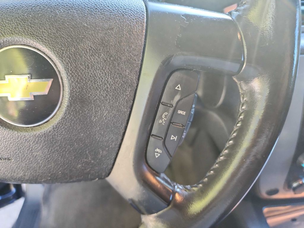 2010 Chevrolet Suburban Image 19