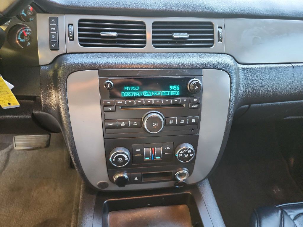 2010 Chevrolet Suburban Image 21