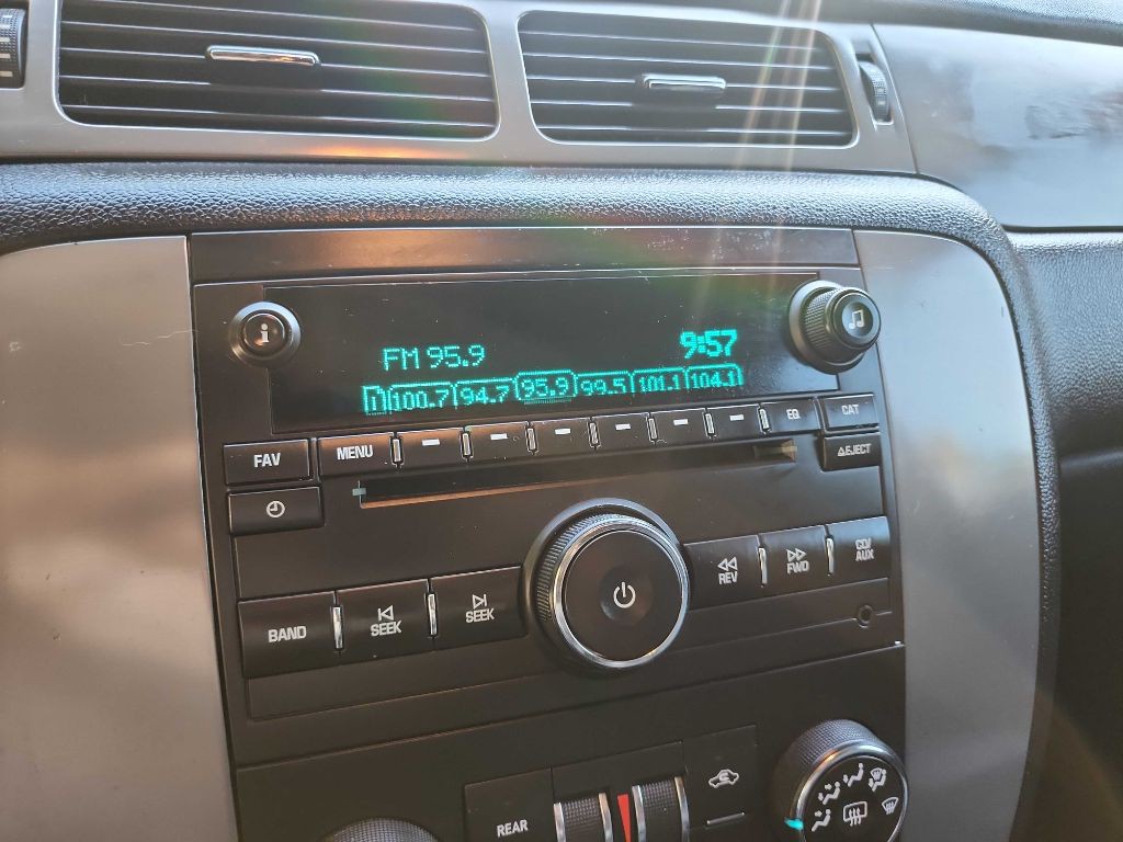 2010 Chevrolet Suburban Image 22