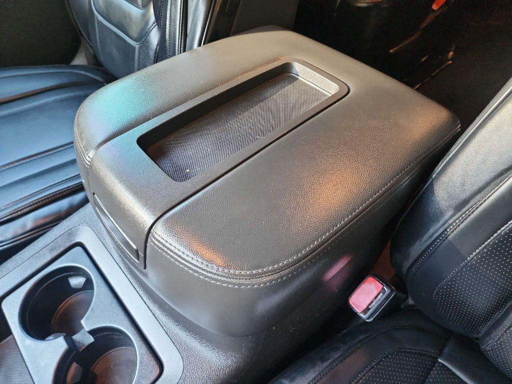 2010 Chevrolet Suburban Image 24