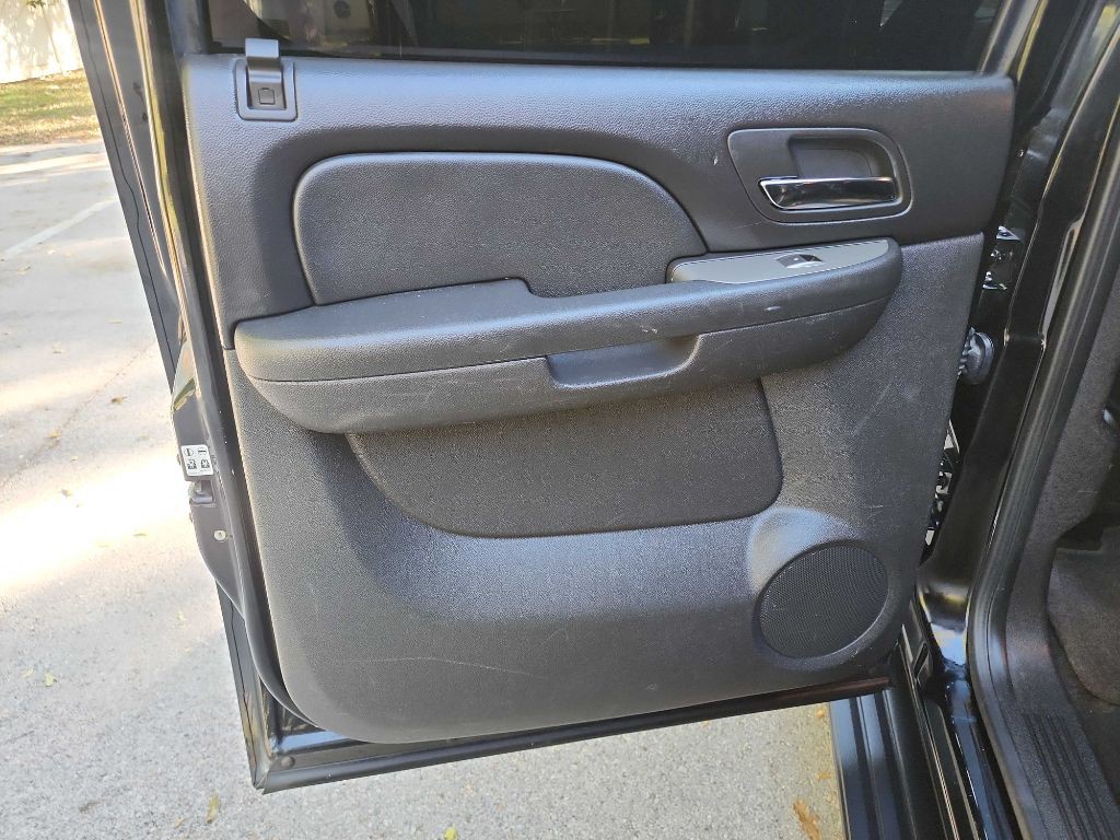 2010 Chevrolet Suburban Image 25