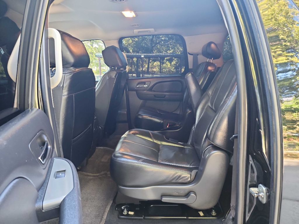 2010 Chevrolet Suburban Image 26