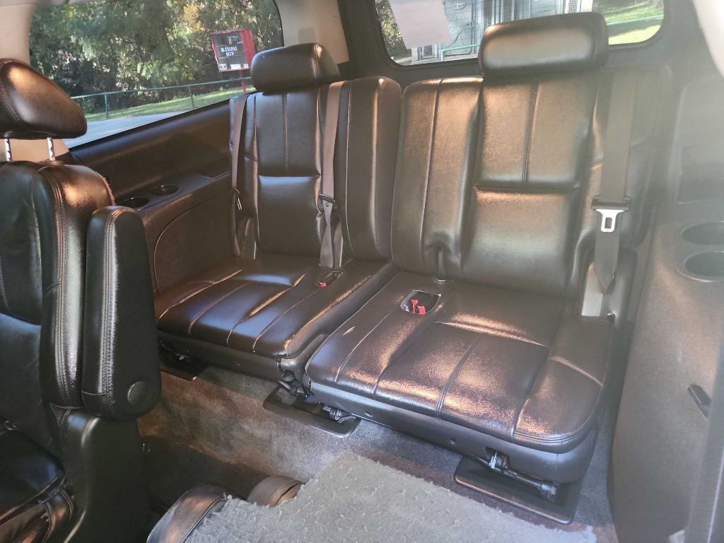 2010 Chevrolet Suburban Image 27