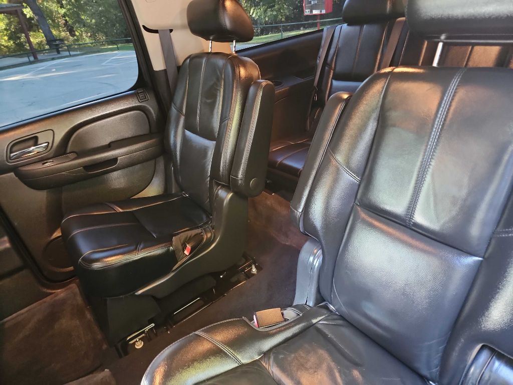 2010 Chevrolet Suburban Image 28