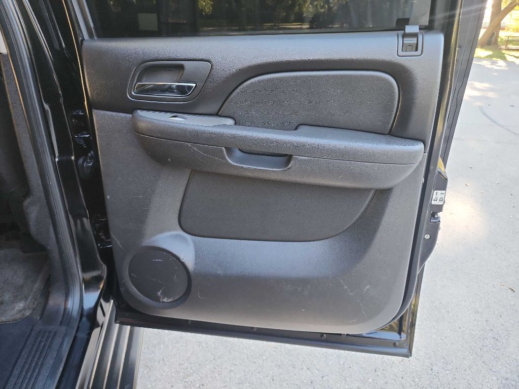 2010 Chevrolet Suburban Image 30