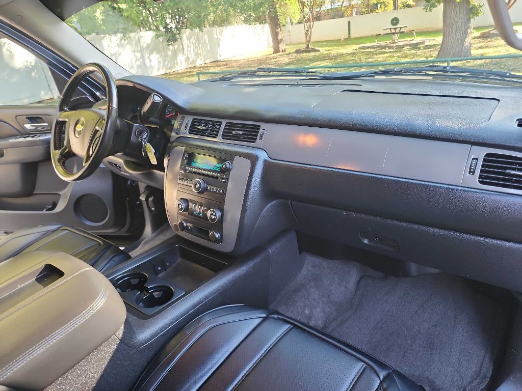 2010 Chevrolet Suburban Image 35