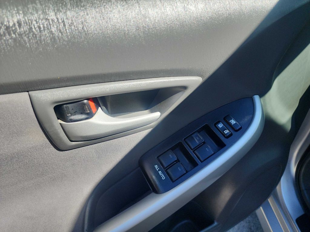 2010 Toyota Prius Image 12