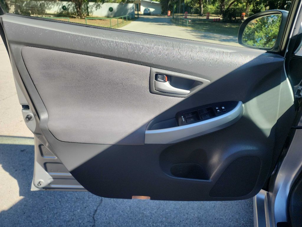 2010 Toyota Prius Image 13