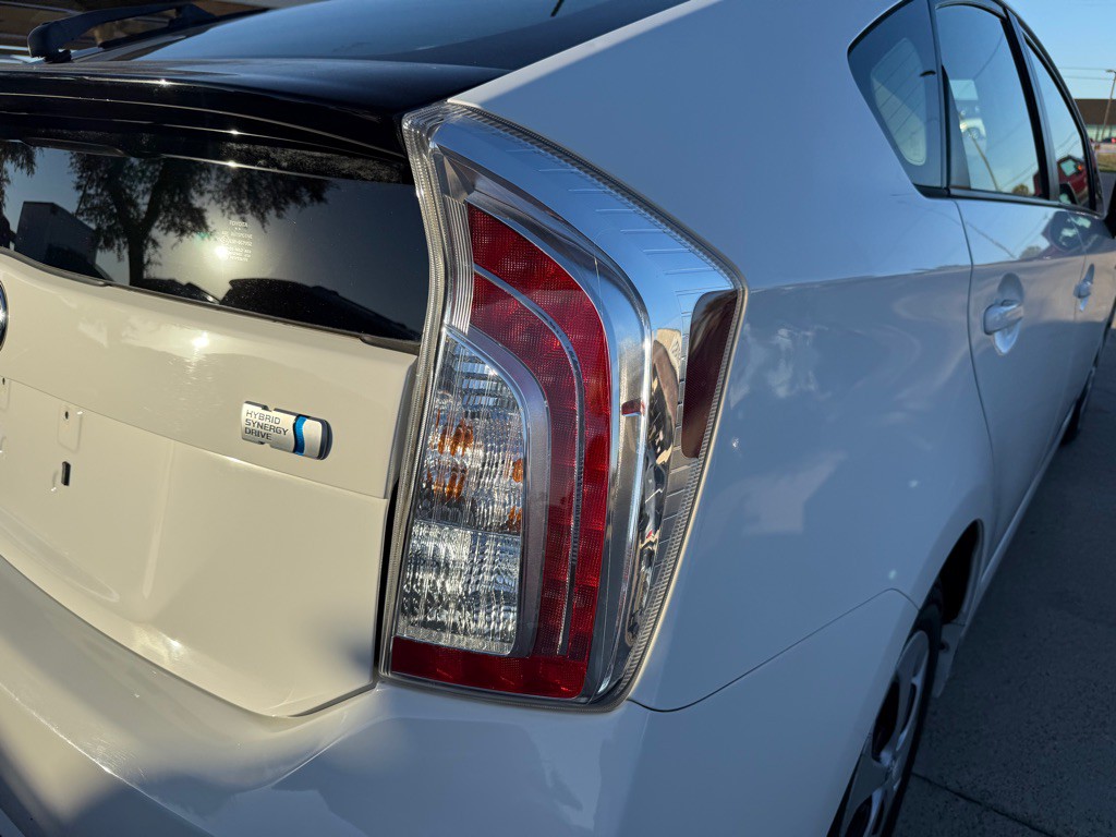 2013 Toyota Prius Image 11