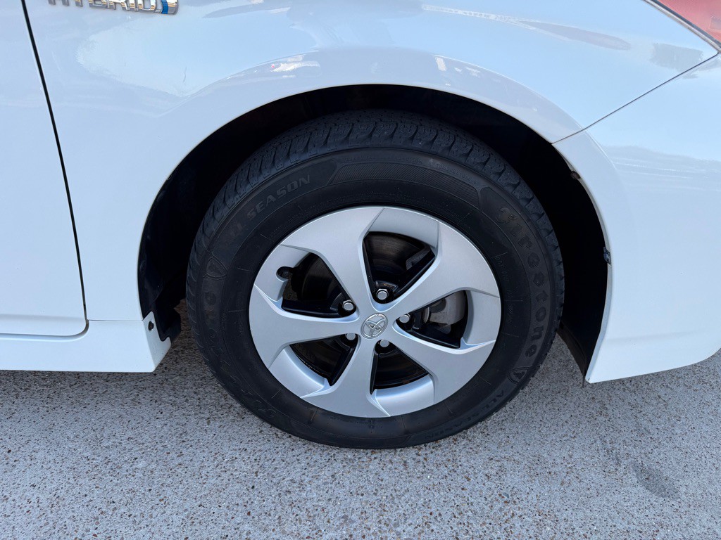 2013 Toyota Prius Image 12