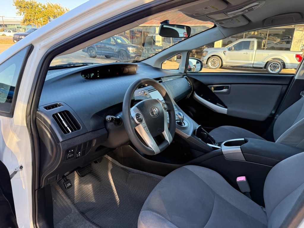 2013 Toyota Prius Image 13