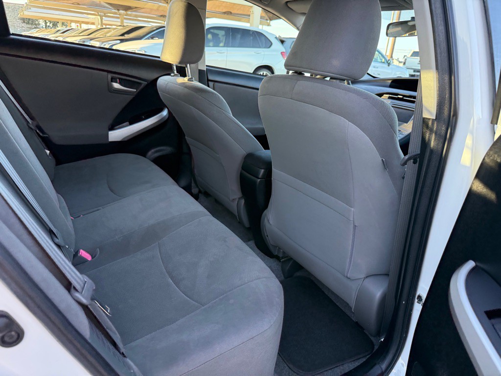 2013 Toyota Prius Image 16