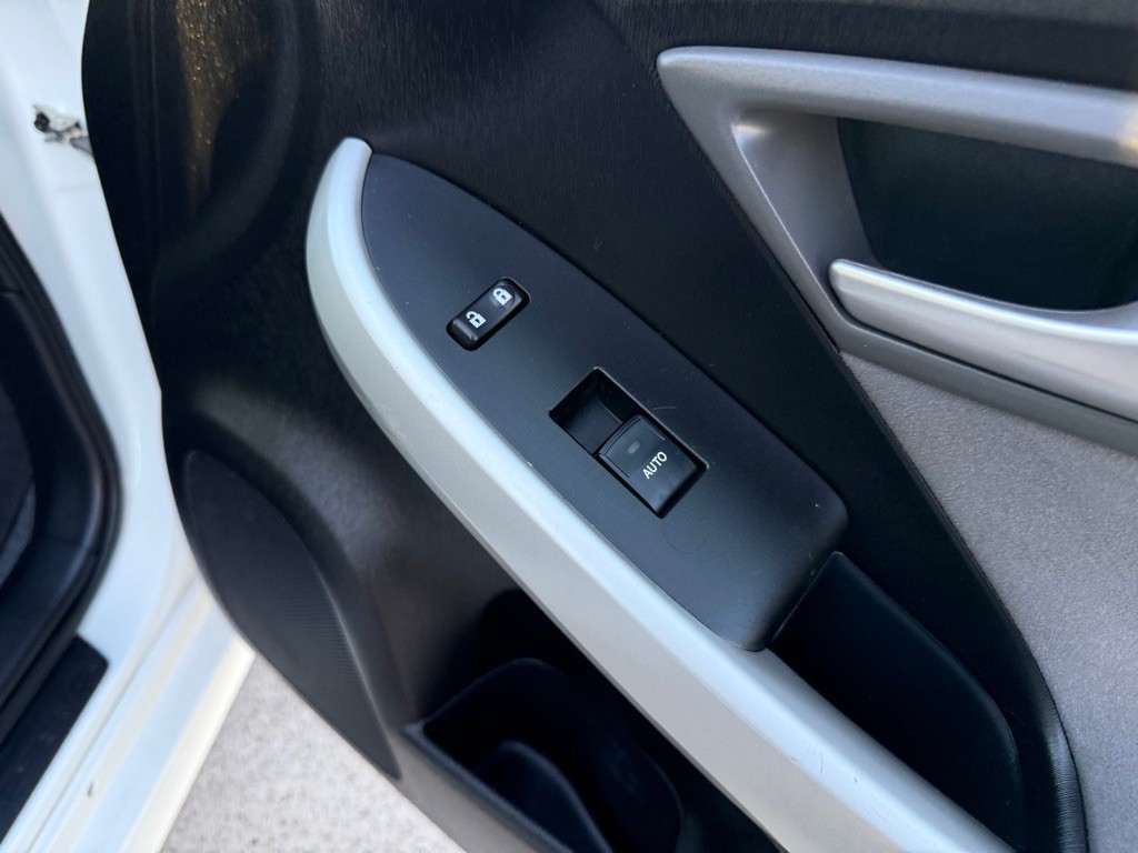 2013 Toyota Prius Image 19