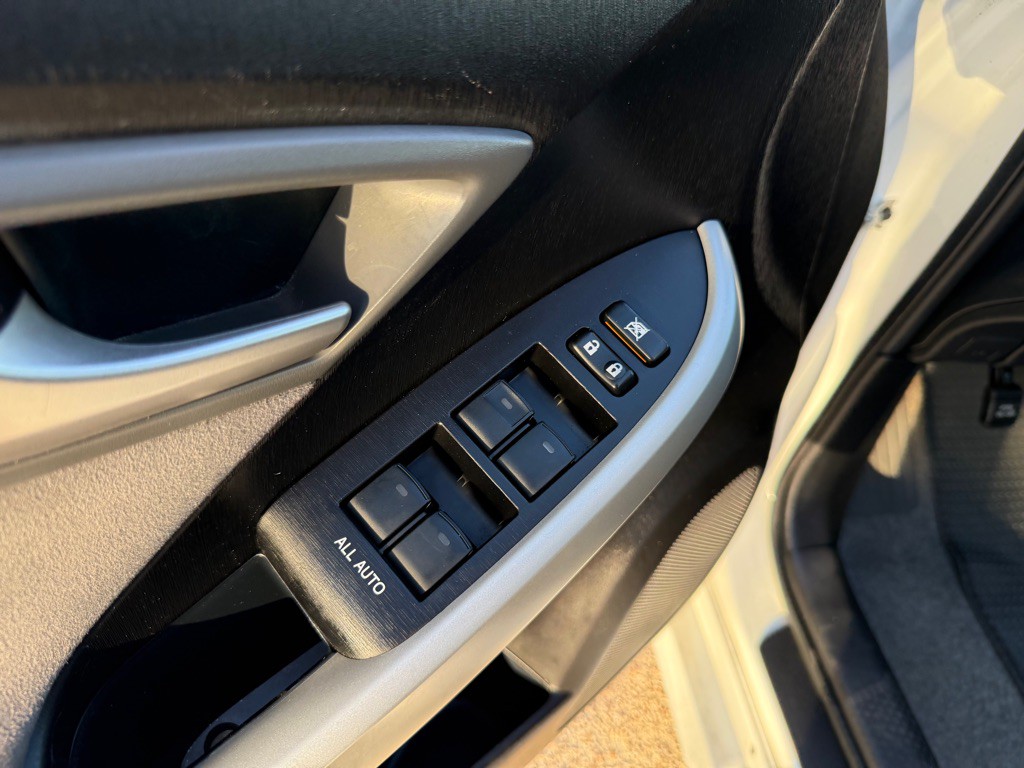 2013 Toyota Prius Image 23