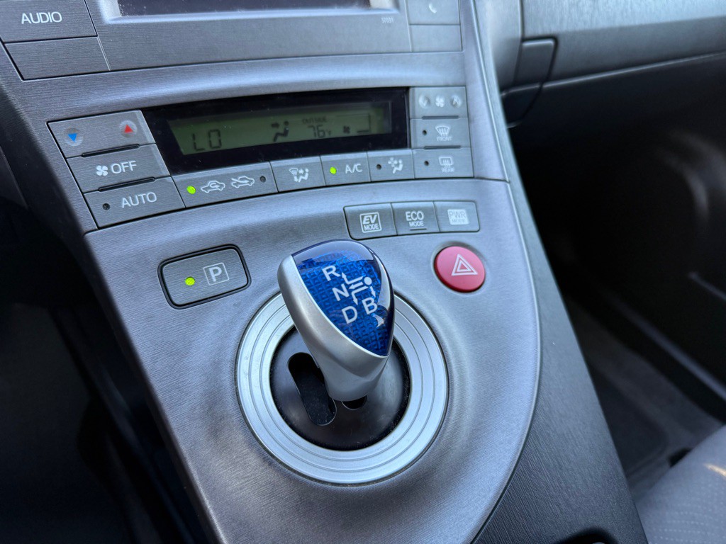 2013 Toyota Prius Image 28