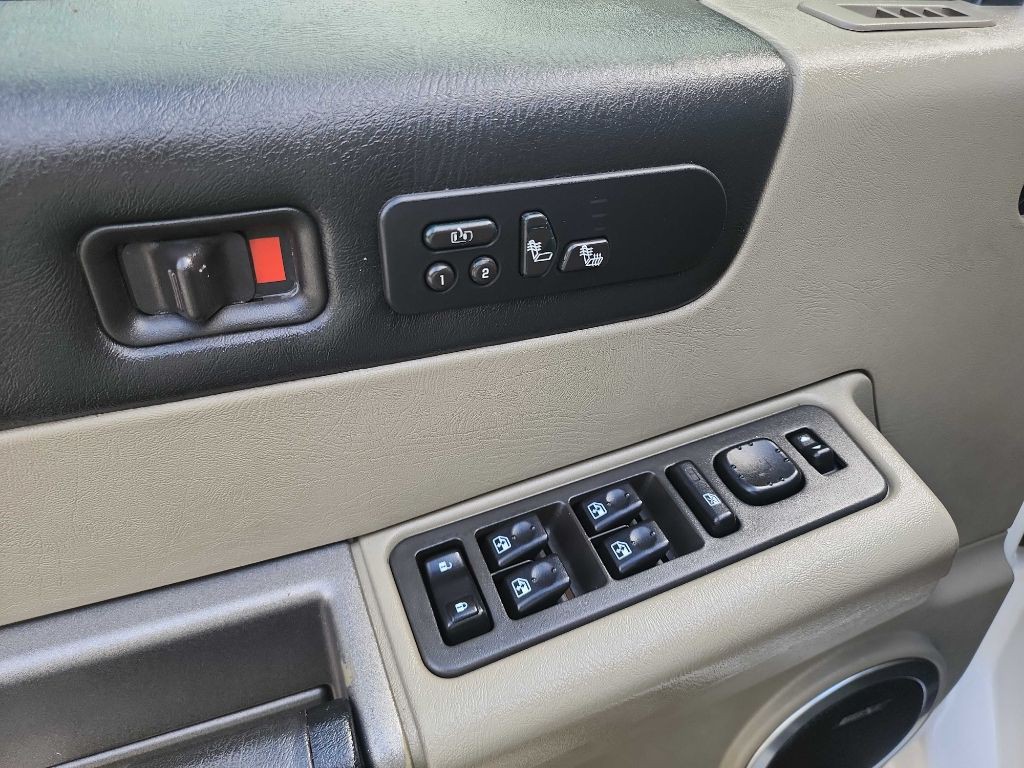2003 HUMMER H2 Image 16
