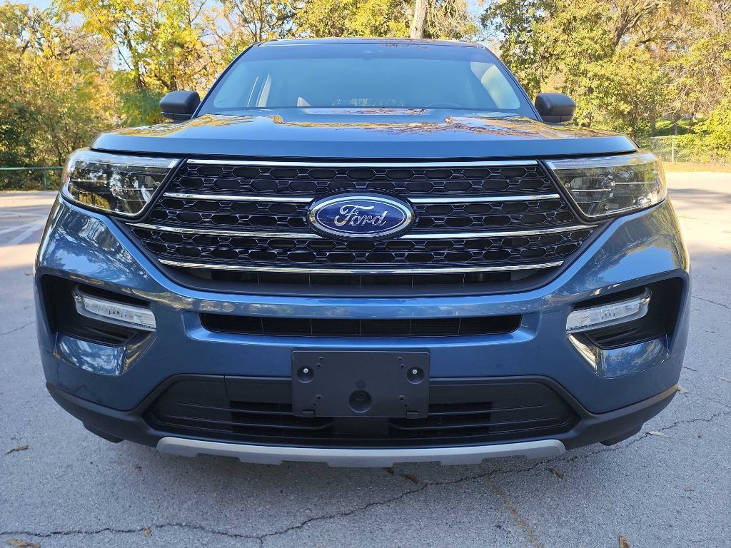 2020 Ford Explorer Image 2