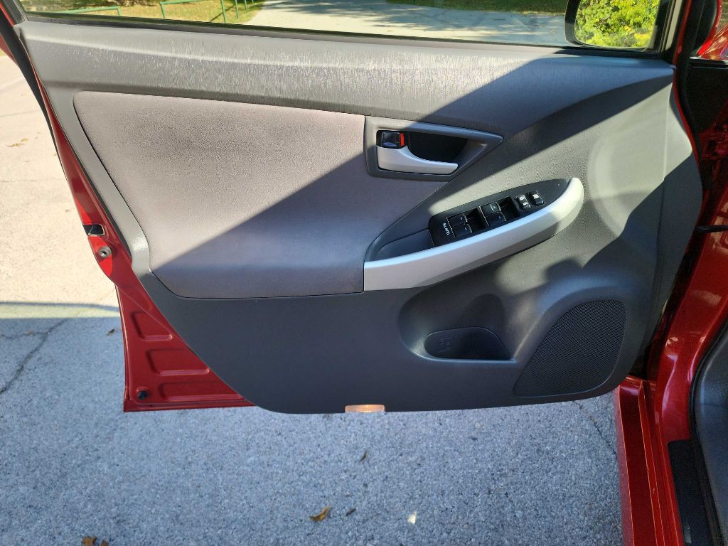 2011 Toyota Prius Image 12