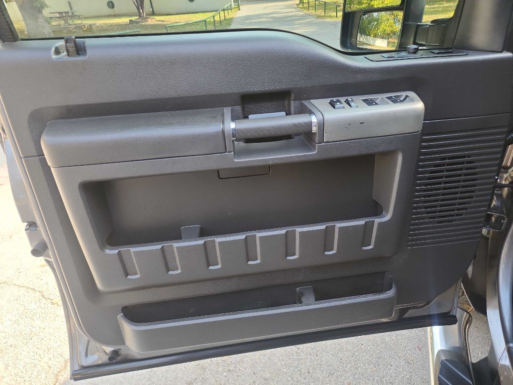 2011 Ford F-250 Image 16