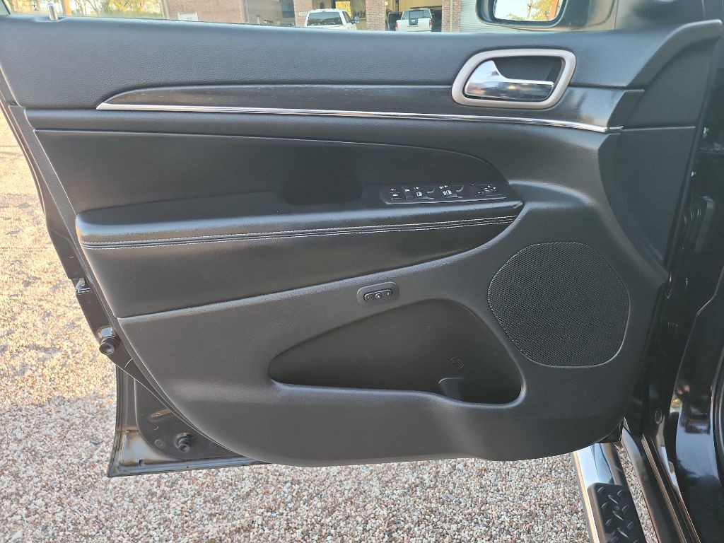 2017 Jeep Grand Cherokee Image 16