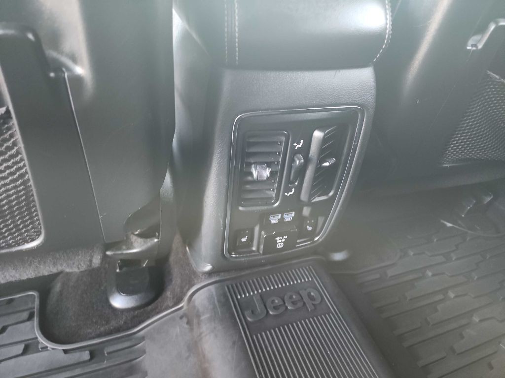 2017 Jeep Grand Cherokee Image 33