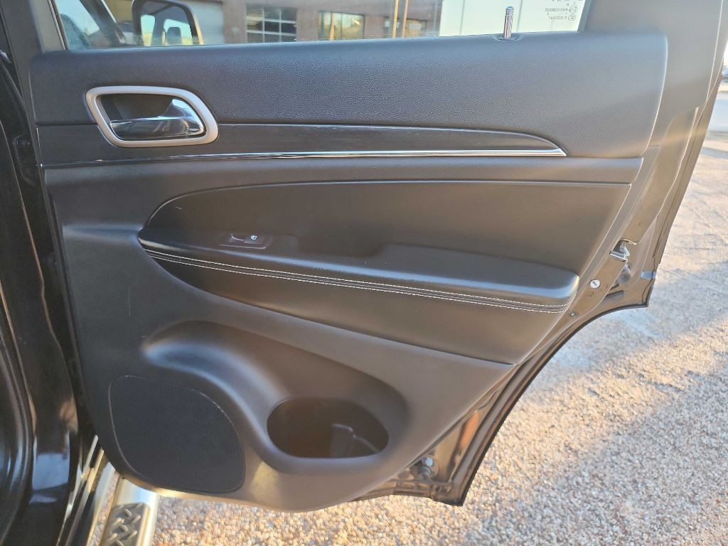 2017 Jeep Grand Cherokee Image 38