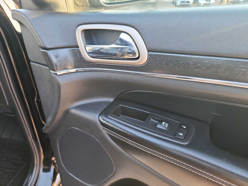 2017 Jeep Grand Cherokee Image 40