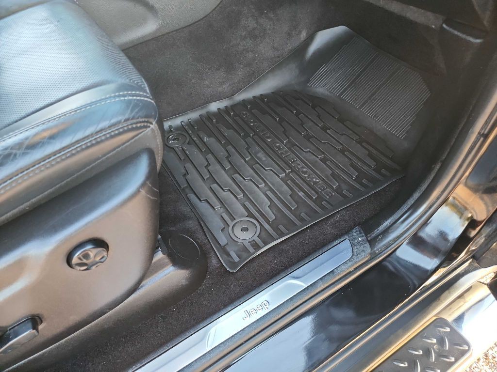 2017 Jeep Grand Cherokee Image 42