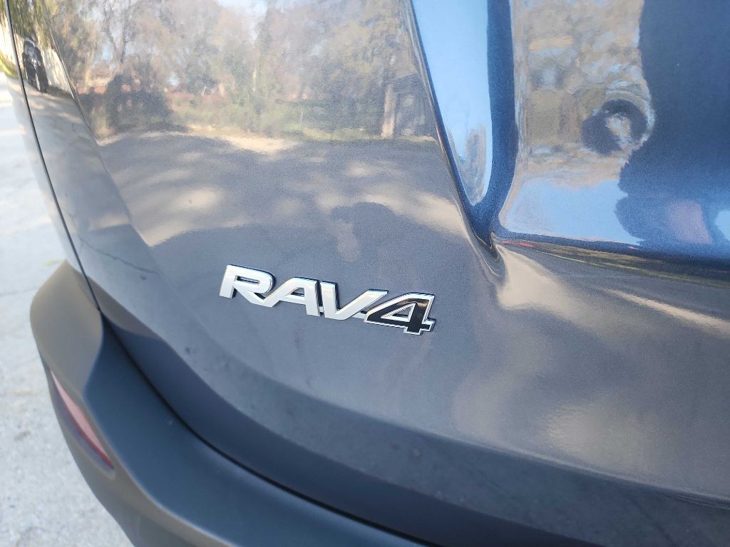 2013 Toyota Rav4 Image 9