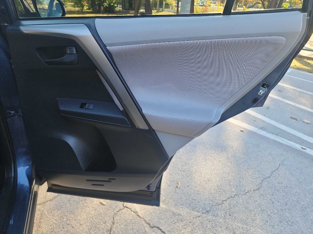 2013 Toyota Rav4 Image 32