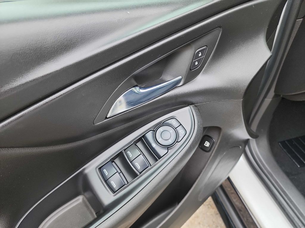 2016 Chevrolet Volt Image 14