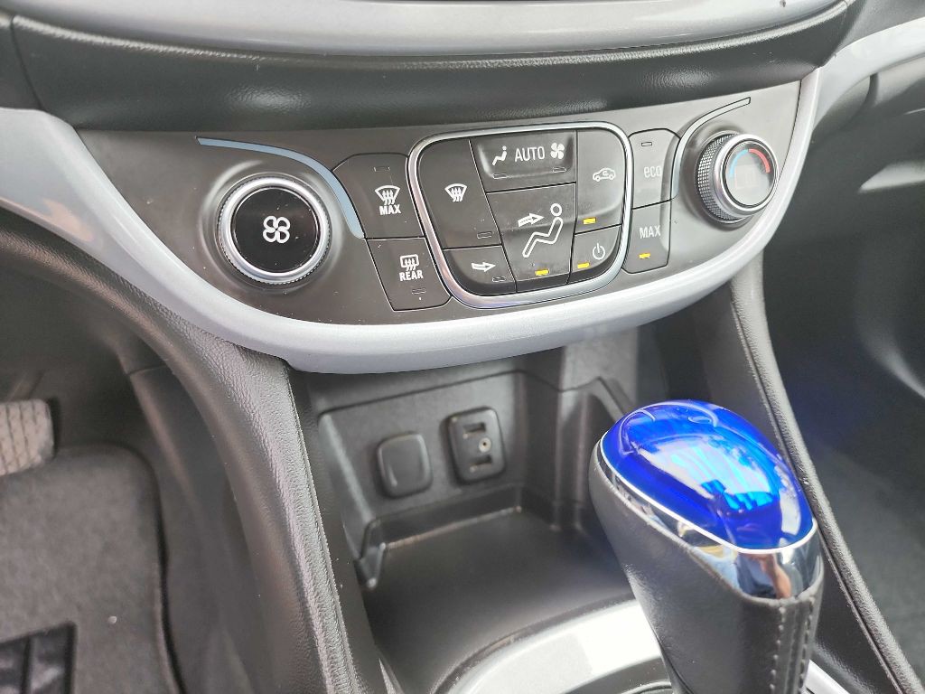 2016 Chevrolet Volt Image 24