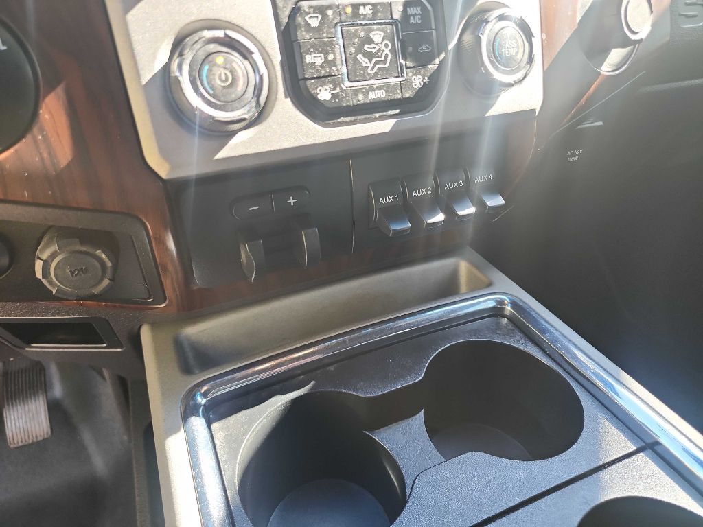 2015 Ford F-350 Image 29