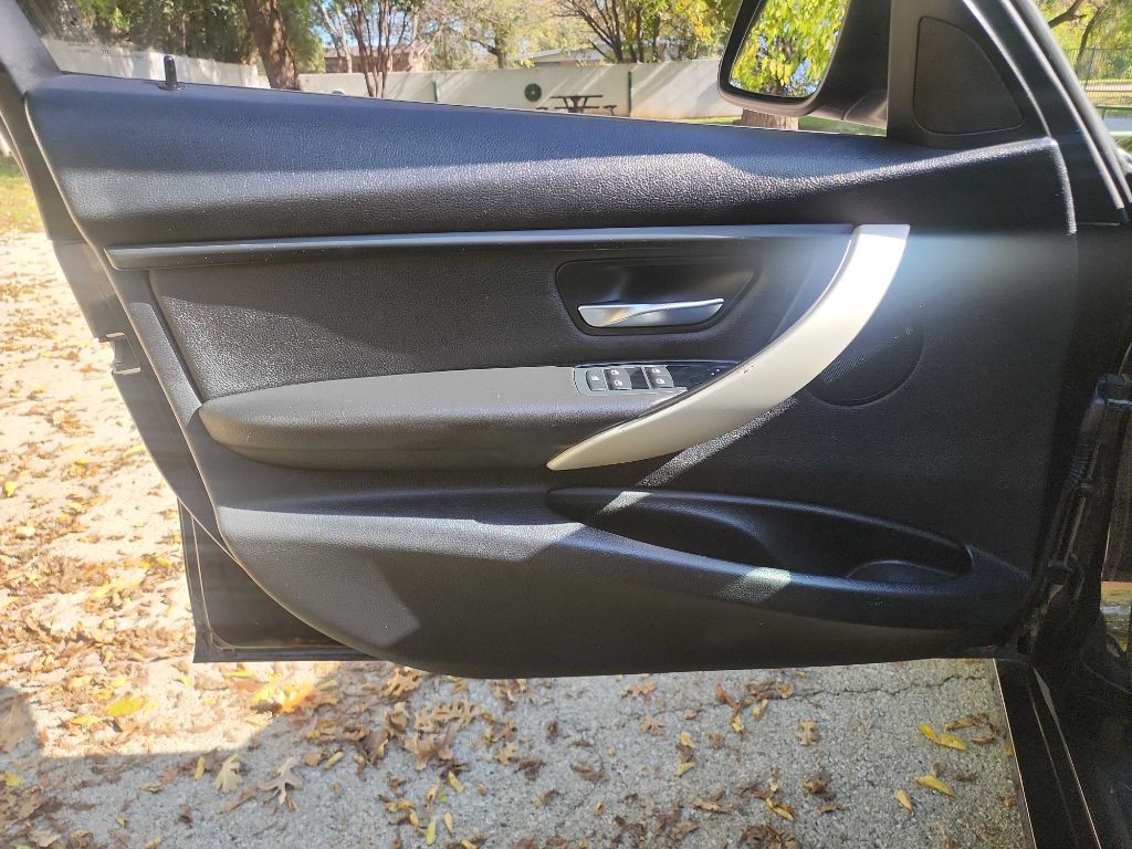 2015 BMW 3 Series Image 12